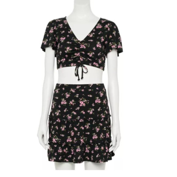 Almost Famous Flutter Sleeve Ruched Top Mini Skirt Set Outfit Junior's Large NEW - Picture 1 of 10